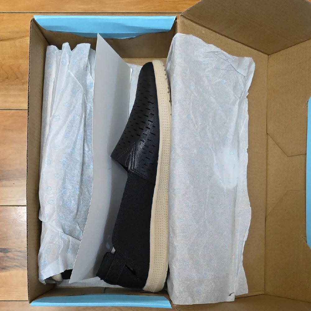 NEW Baretraps Viccia Black Round Closed Toe Perforated Slip-On Shoe Size 9